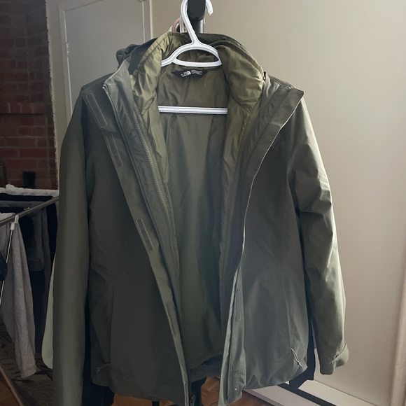 2-in-1 North Face Green Jacket - Picture 4 of 8